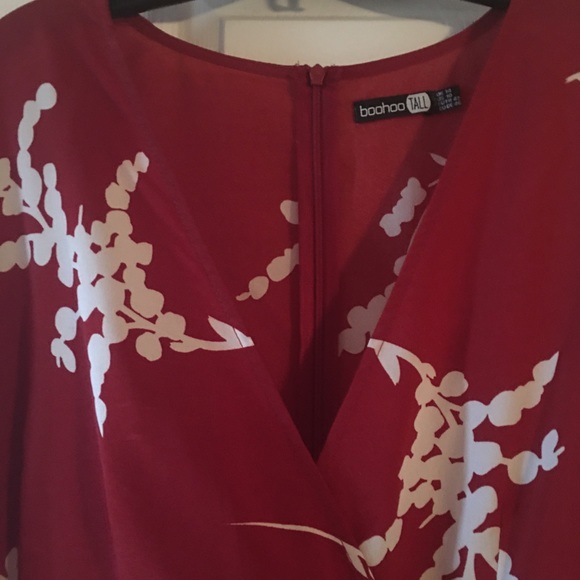 Gorgeous red and white, long sleeve boohoo dress. Worn once - Picture 1 of 3
